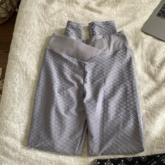 Ribbed Butt Lifting Leggings - Picture 2 of 5